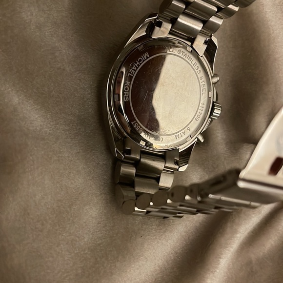 **SOLD ELSEWHERE** Michael Kors - Silver Unisex Watch w/ Dark Grey & Rose Gold - Picture 7 of 8